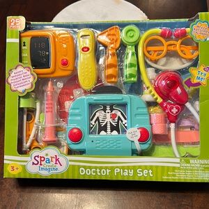 Kids Doctor Play-Set  25 Pieces Spark Create Imagine Ages 3+ New Sealed Package